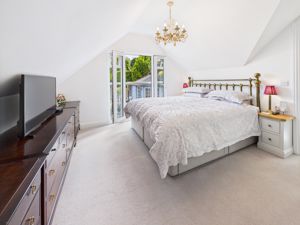 MASTER BEDROOM- click for photo gallery